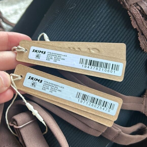 NWT SKIMS fits everybody lace underwire bra - Picture 5 of 5